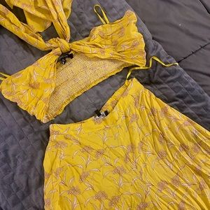 Aaka Floral Set in Yellow, size Small